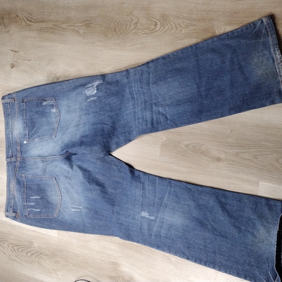 Forever 21 Destroyed Boot Cut Jeans EUC - Picture 3 of 5
